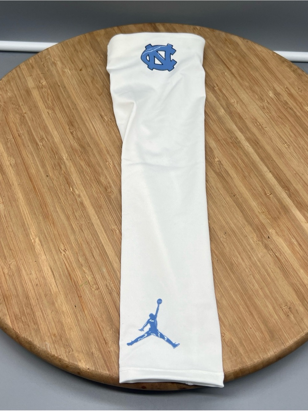 Jordan UNC Tar Heels Football Team Issued Full Arm Sleeve White One Size New